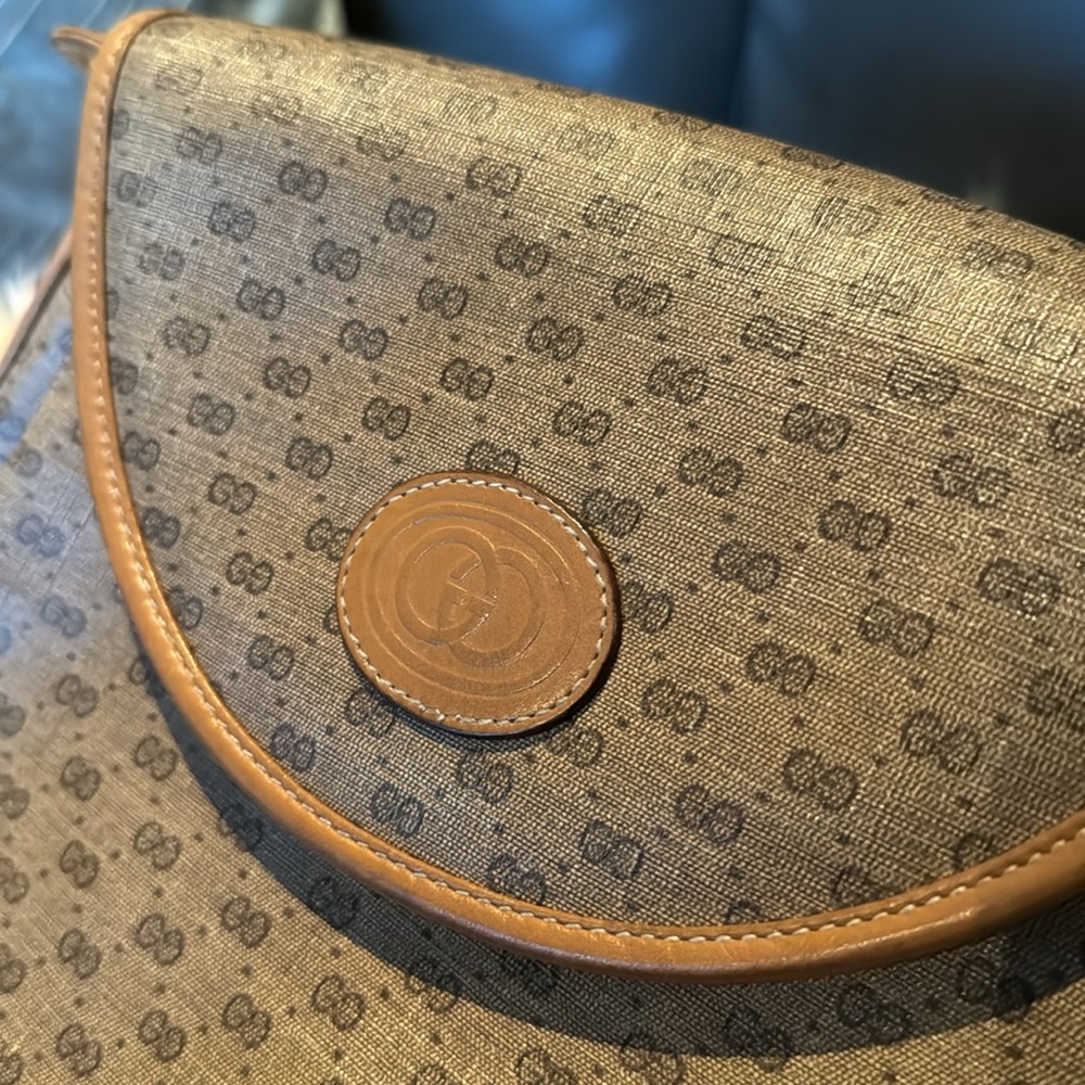Gorgeous Vintage Gucci-Micro GG Exterior - Picture 3 of 16